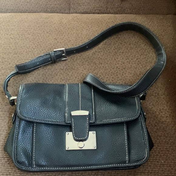 Liz Claiborne Handbags - Liz Claiborne Black Leather Crossbody Bag